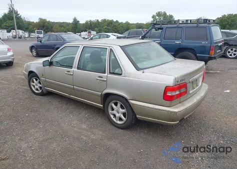 1999 Volvo S70 z USA, uszkodzony, nr VIN YV1LS55A2X1566049